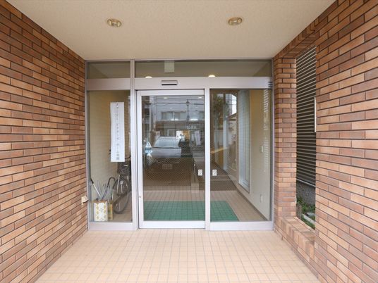 清潔な玄関エントランス