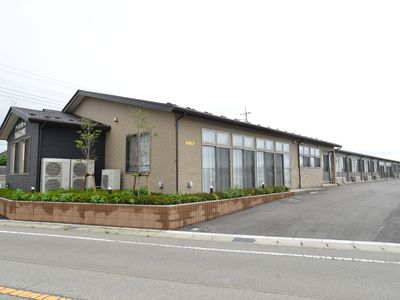 一階建ての施設外観