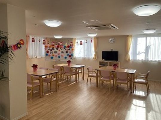共有スペースの日差し溢れる様子