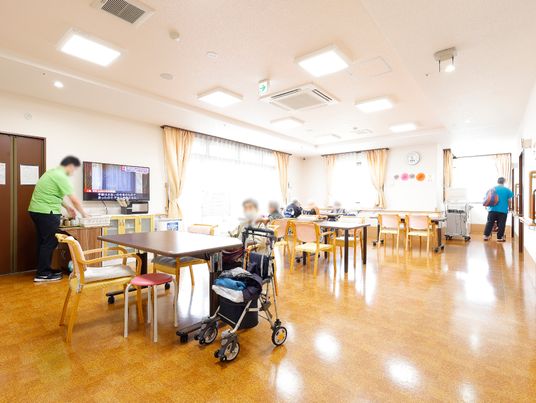 共用スペースの明るい風景