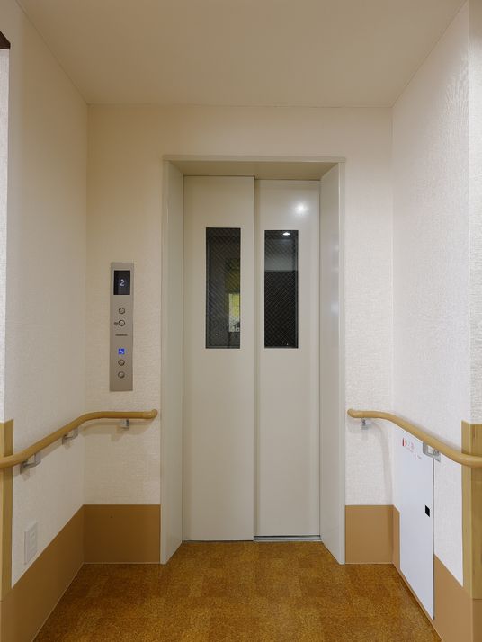 バリアフリー設計の廊下