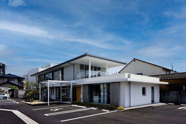 近代的な建物の外観