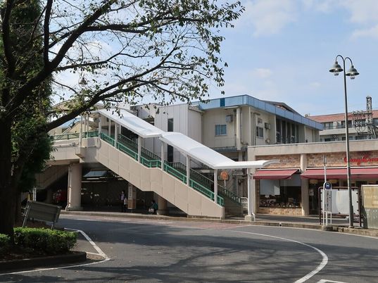 緑の屋根のエントランス