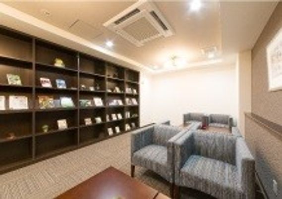 落ち着いた雰囲気のスタッフルーム