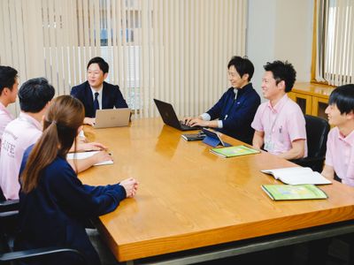 スタッフミーティング会議室