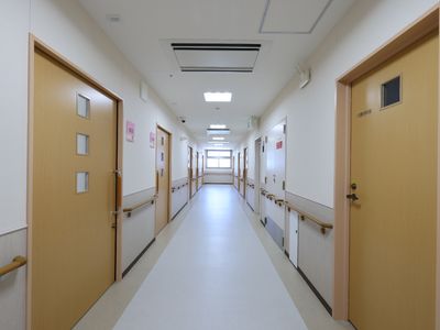 清潔感のある廊下の風景