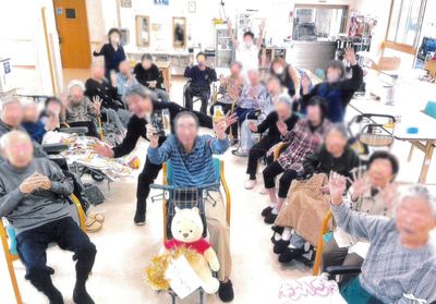 椅子に座る利用者の皆さんの様子  
