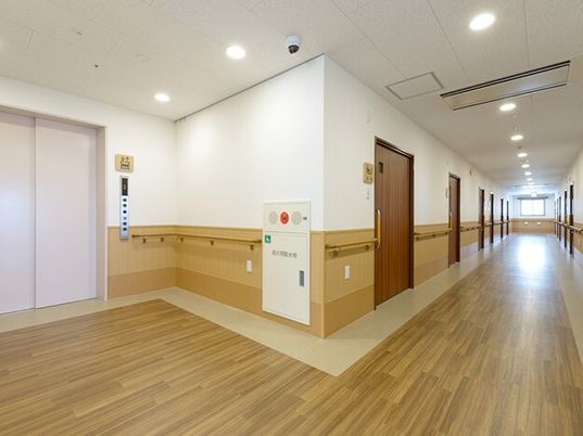 清潔な施設の廊下