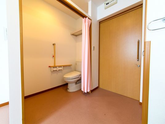 バリアフリーのトイレ空間