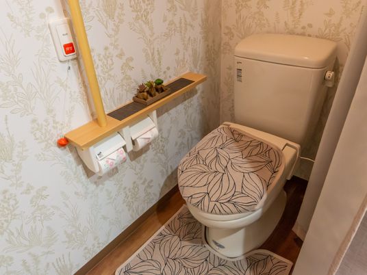 手すり付きトイレの一角