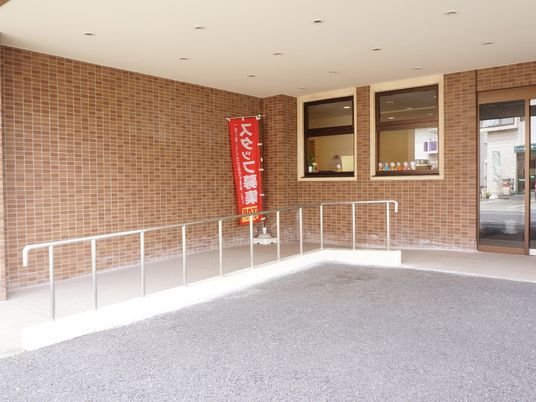 エントランスの門とバリアフリー