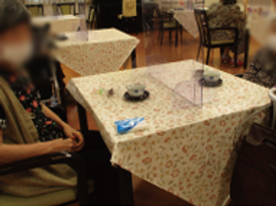 落ち着いた雰囲気の食堂