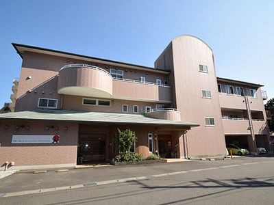 明るい日差しのエントランス