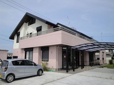 広々とした外観