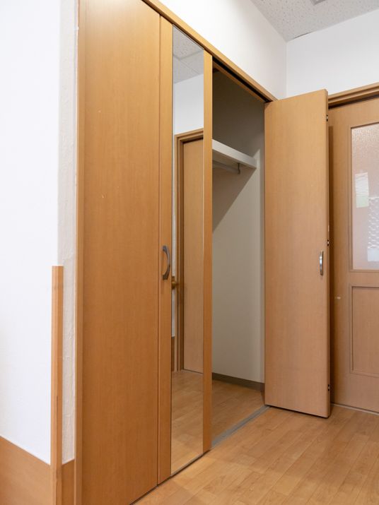 居室の開けた扉