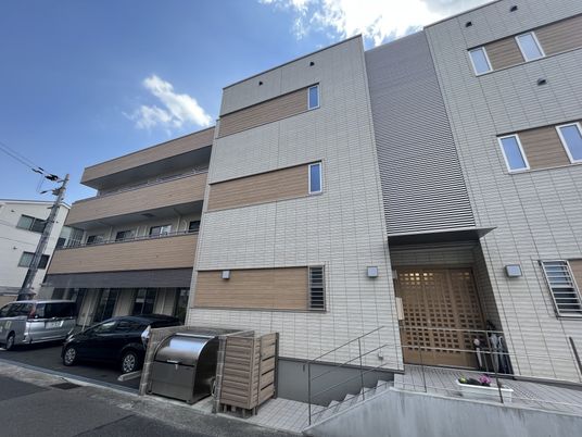 きれいな施設の外観