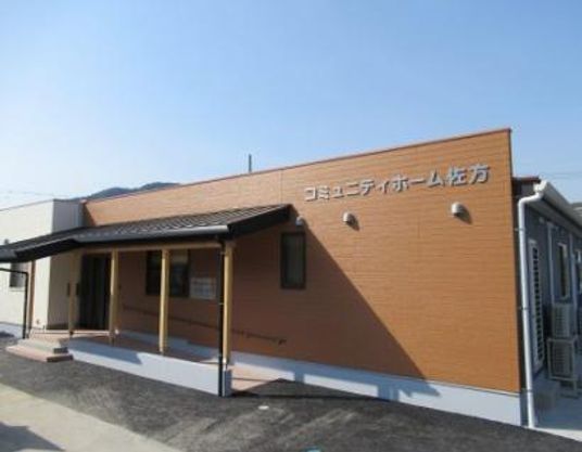 シンプルな建物の外観
