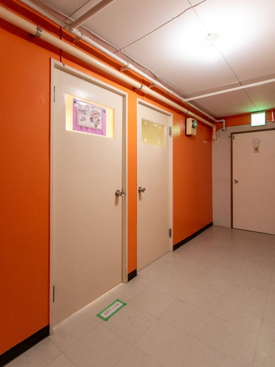 廊下の居室ドア