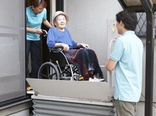 車椅子利用者の出入り支援