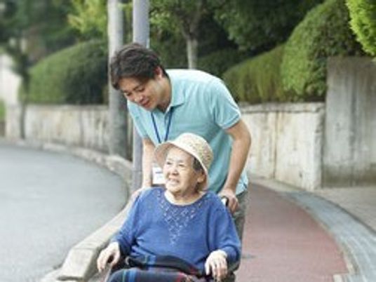 スタッフと利用者の散歩