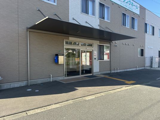 清潔感あるエントランス