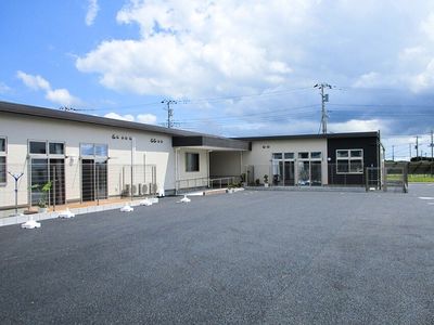 広々とした外観