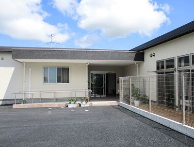 清潔な施設のエントランス