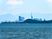 湖越しの都市景観