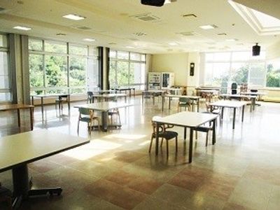 広々とした快適な食堂
