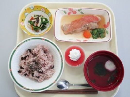 栄養バランスの食事提供