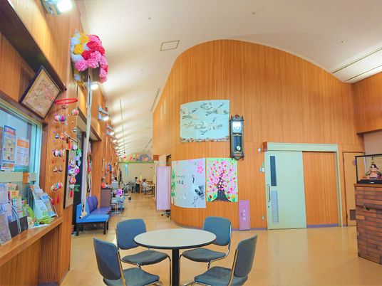 暖かみのある居心地の良いロビー