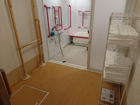 広々とした浴室