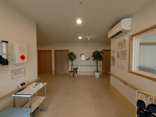 明るい空間のエントランス