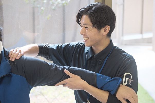 ケアスタッフと利用者の笑顔