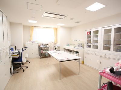 明るく整頓された看護ステーション