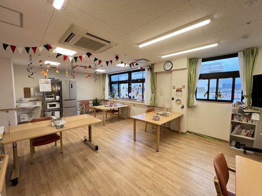 明るく広々とした居室