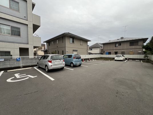 屋外駐車場