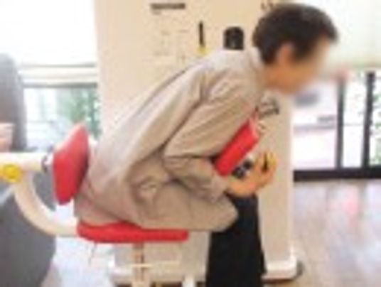 訓練用の椅子、室内
