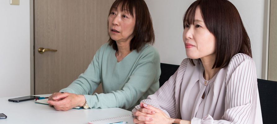 相談する二人の方々
