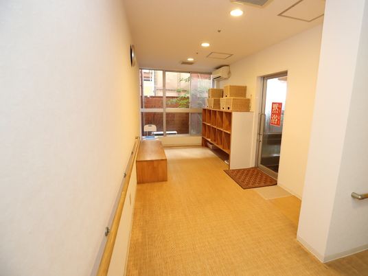 廊下と茶の間の一角