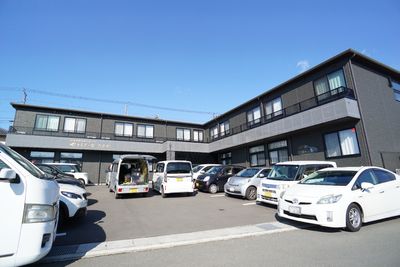 施設の正面外観