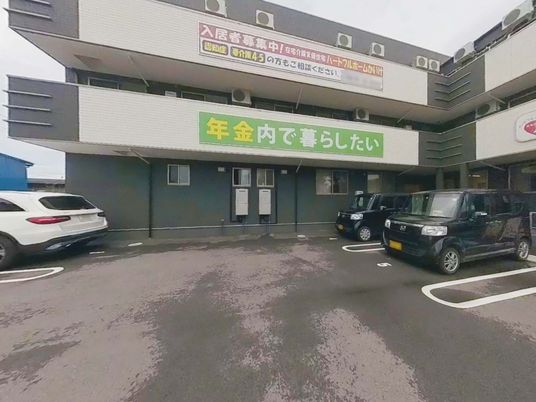 建物前の駐車場