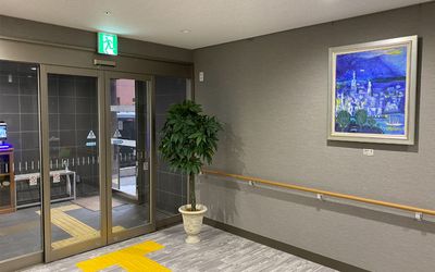 植物が置かれた廊下