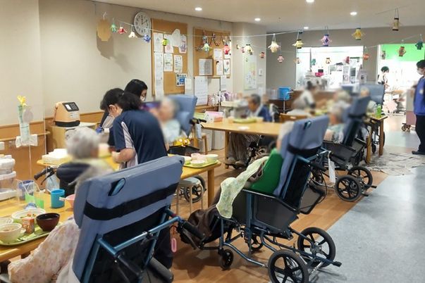 自然光が差し込むリビング