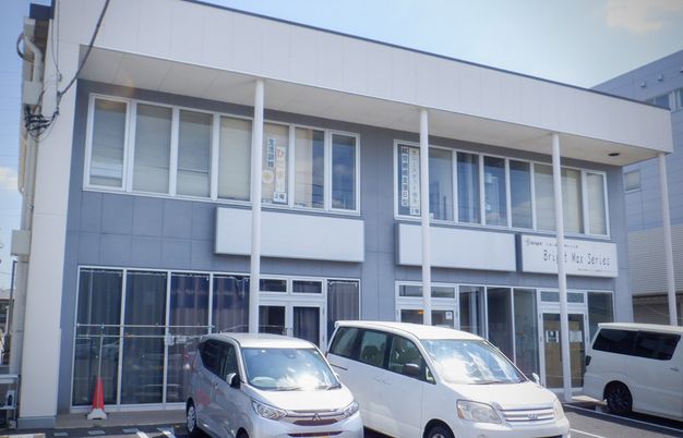 二階建ての建物外観