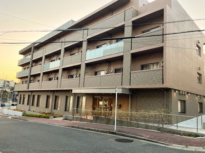 きれいな施設外観の職場