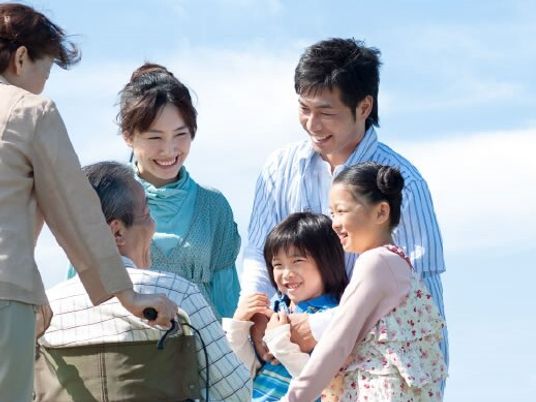 笑顔の家族と利用者