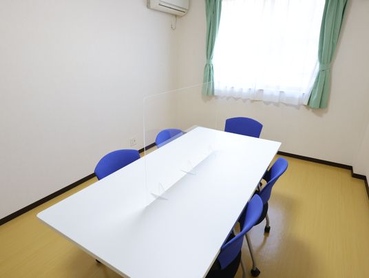 清潔な会議室