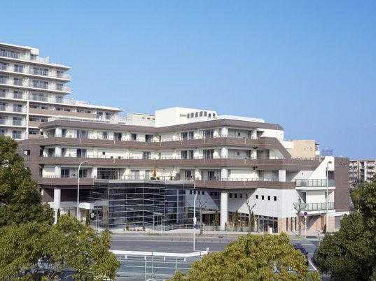 都市部にある大規模な外観