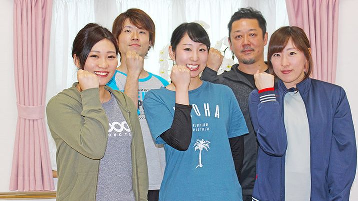 スタッフの集合写真